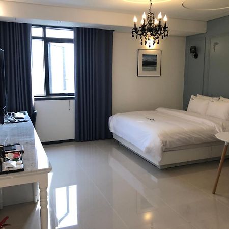 Royal Hotel Jeongeup Екстер'єр фото